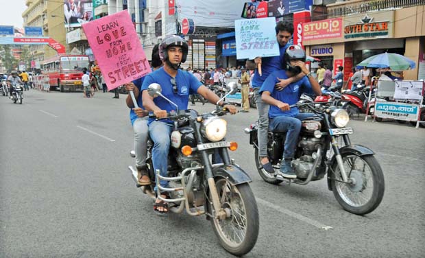 Kochi protest against the kiss of love. (Photo: ARUNCHANDRA BOSE) Kochi protest against the kiss of love. (Photo: ARUNCHANDRA BOSE)